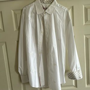 Men’s white Robert Graham shirt